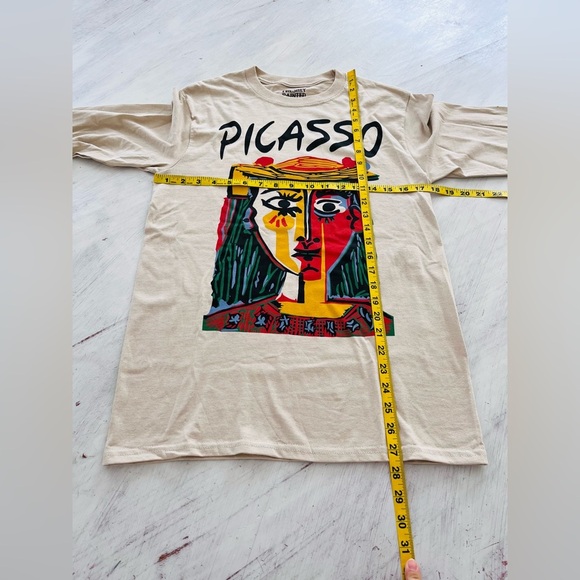 Urban Outfitters Freshly Painted Picasso Woman In A Hat Long Sleeve Tee NWOT - Picture 7 of 7